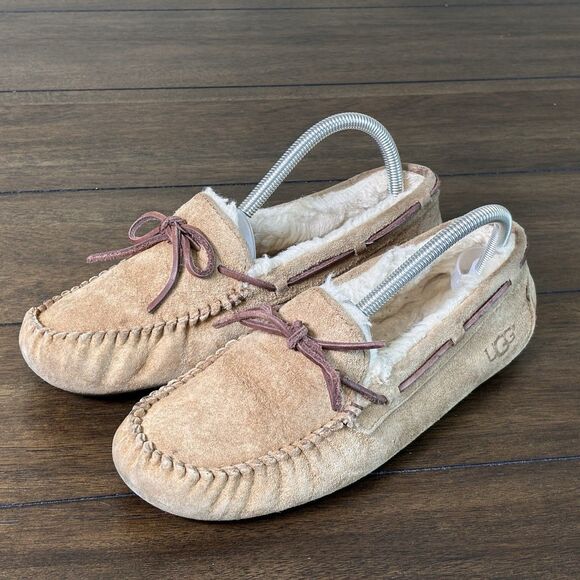 UGG Women's Dakota Chestnut Suede Slippers Moccasins 5612 Shoes US Size 9 EU 40 - Picture 1 of 8